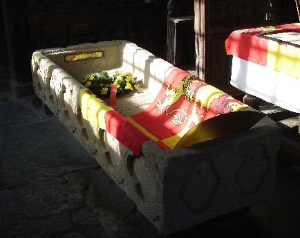 Llywelyns coffin, Gwydyr Chapel